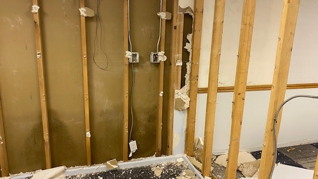 water and mold damaged drywall. - iDry Columbus